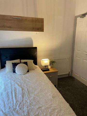 1 bedroom in a house share to rent - Photo 4