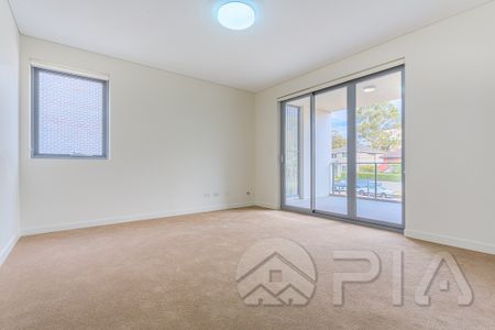 Two Bedroom Apartment, Do not miss out on this great location! Only minutes to nearby schools and all amenities! - Photo 5