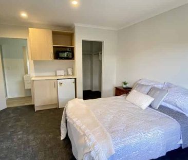 Fully Furnished Studio Room - Close to University! - Photo 2
