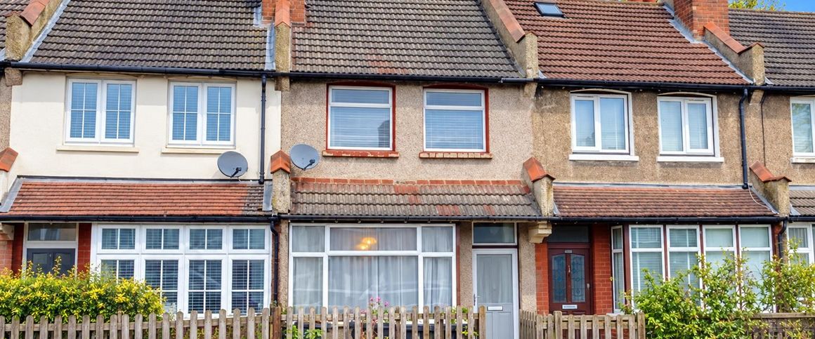 Chipstead Valley Road, Coulsdon CR5, London - Photo 1