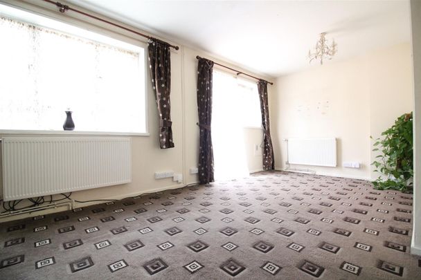 Wellington Road North, Hounslow - Photo 1