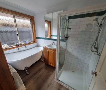 Altona Meadows - Photo 5