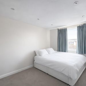 1 bedroom Flat To Let - Photo 2