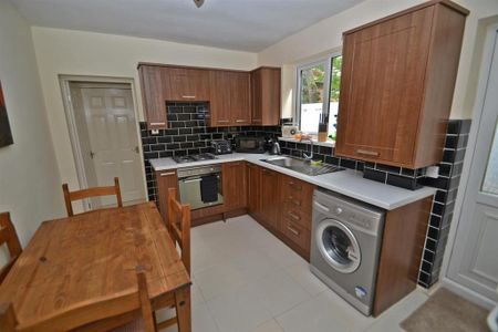 2 bedroom flat to rent - Photo 2