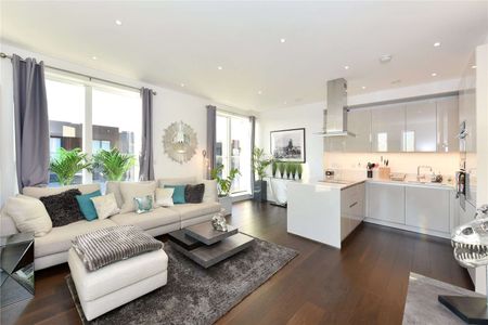 Two bedroom, two bathroom penthouse apartment with a wraparound roof terrace with panoramic views of London. - Photo 5