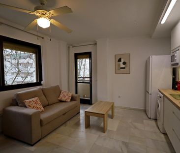 Encantador Piso Reformado en La Carihuela en urbanización con Pisci... - Photo 4