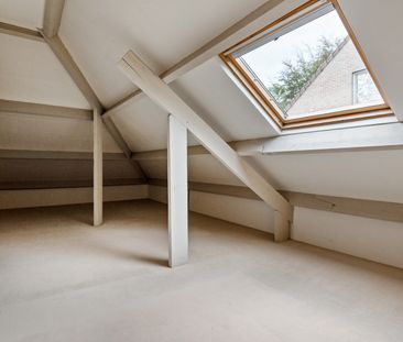 Landhuis met 3 gelijkvloerse slpkrs. en tuin op ca. 821 m² - Foto 3