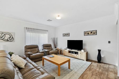 Beautifully Presented Family Home - Photo 2