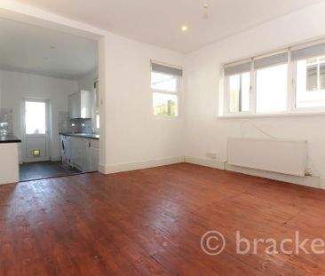 4 bedroom semi-detached house to rent - Photo 3