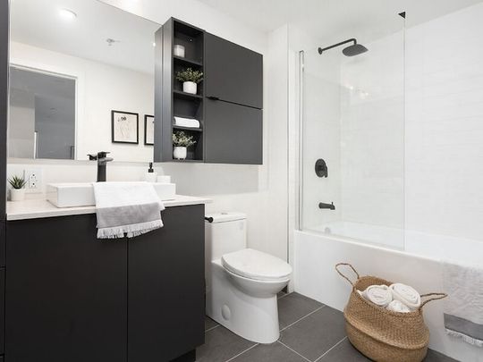 2350 Rue Saint-Patrick, Montréal, QC - Photo 1
