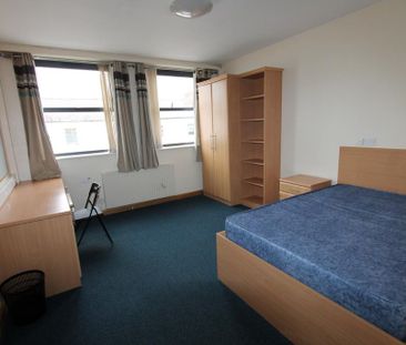 9 bedroom flat to rent - Photo 3