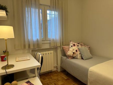 Calle de Seseña, Madrid, Community of Madrid 28024 - Photo 4