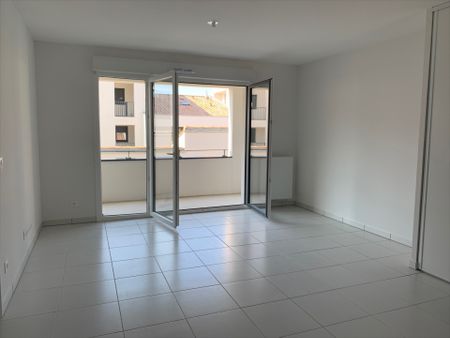 Location Appartement 2 pièces 43m² - Photo 2