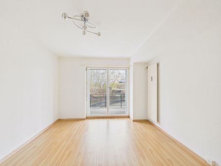 Generous 5.5-room family apartment with terraces and Swedish stove in Flawil - Foto 2