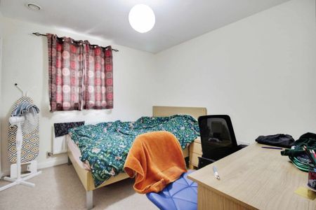 Brunel Crescent, Swindon, Swindon, SN2 - Photo 4