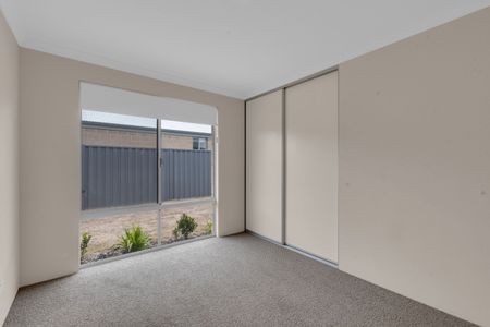 Four Bedroom Home in Baldivis - Photo 5