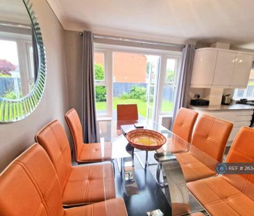 4 bedroom detached house to rent - Photo 5