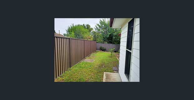 Fully fenced, two bedroom granny flat with gas cooktop! - Photo 1
