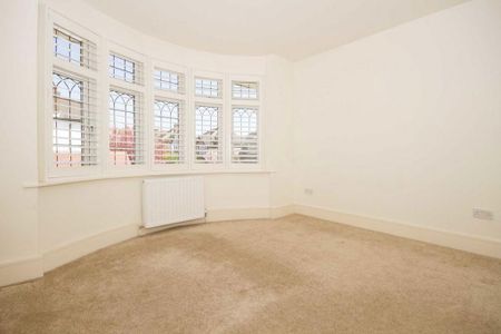 3 bedroom flat to rent - Photo 4