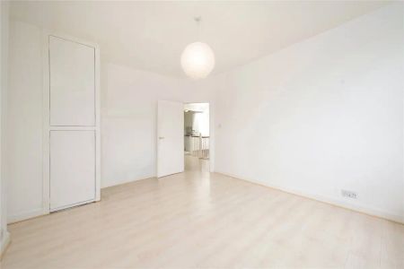 2 bedroom flat in Camden - Photo 3