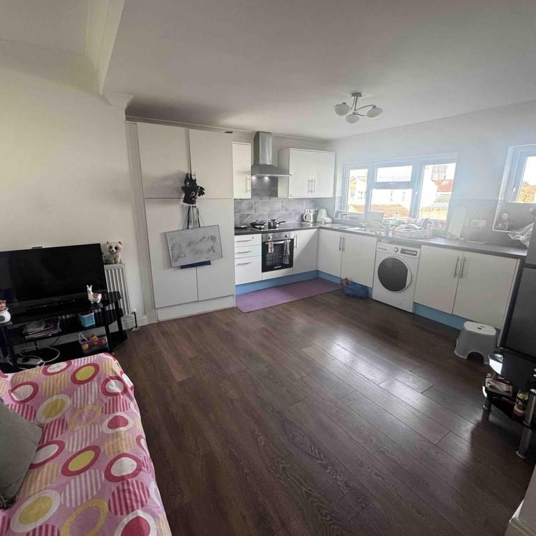1 bedroom flat to rent - Photo 1