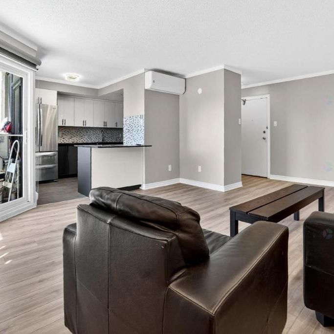 Available now, Golden Square Mile, 2 bdr condo, McGill University - Photo 1