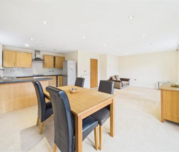 2 bedroom Apartment to rent - Photo 2