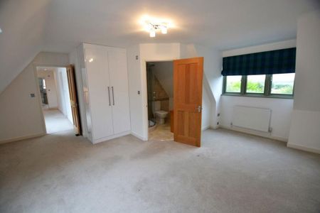 4 bedroom detached house to rent - Photo 4