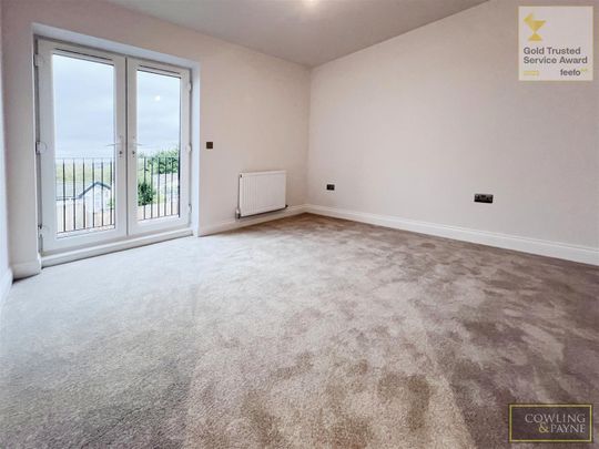 Chestnuts, London Road, Crays Hill - Photo 1