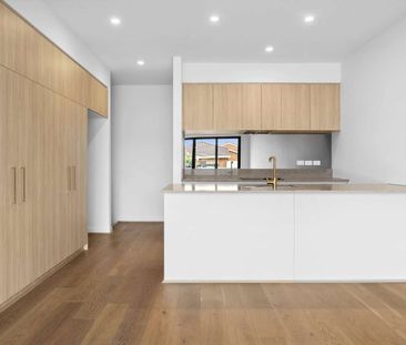 Brand-new expansive townhome in the heart of Geelong - Photo 5