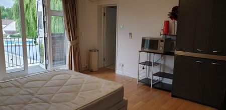 House share to rent - Photo 2