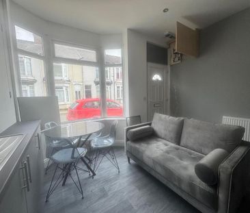1 bedroom in a house share to rent - Photo 3
