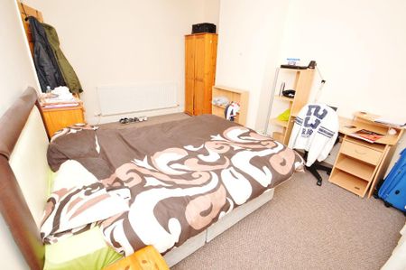 4 bedroom semi-detached house to rent - Photo 2