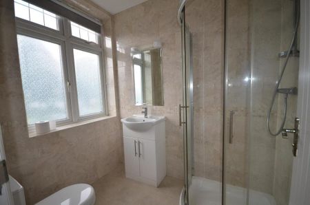 4 bedroom detached house to rent - Photo 4