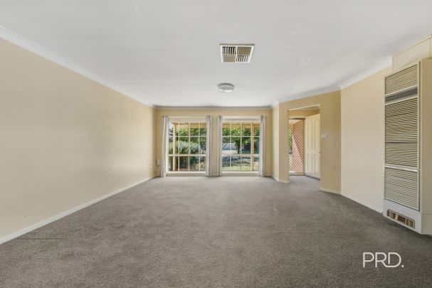 38 Balleroo Cres, GLENFIELD PARK NSW 2650 - Photo 1