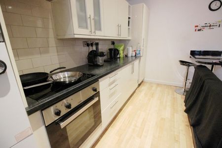 Hoveton Road , London, SE28 8LW - Photo 5