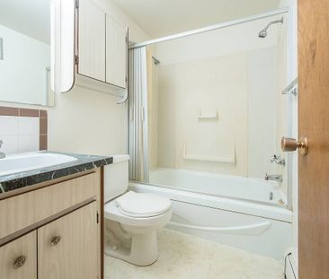 Lauren Manor - Photo 3