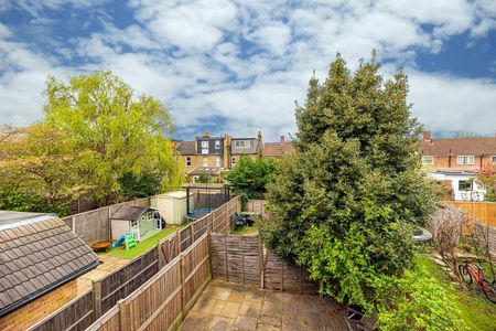 2 Bed Flat, Chestnut Road, SW20 - Photo 5
