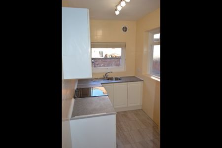 2 Bed Terraced House, Lothair Road, LE2 - Photo 4