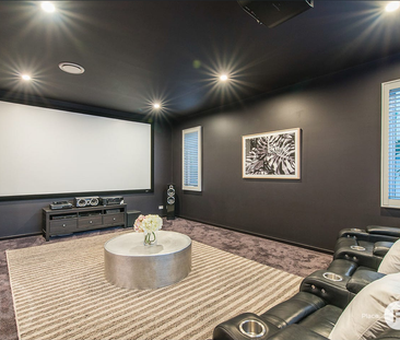 27 Glanosmond Avenue, Camp Hill QLD 4152 - House For Rent | Domain - Photo 1