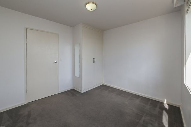 Spacious Two Bedroom Apartment In The Heart Of Kew - Photo 1