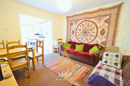 5 bedroom semi-detached house to rent - Photo 3