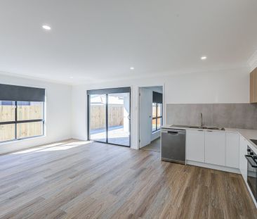 Large Home with Modern Finishes & Air Conditioning - Photo 5