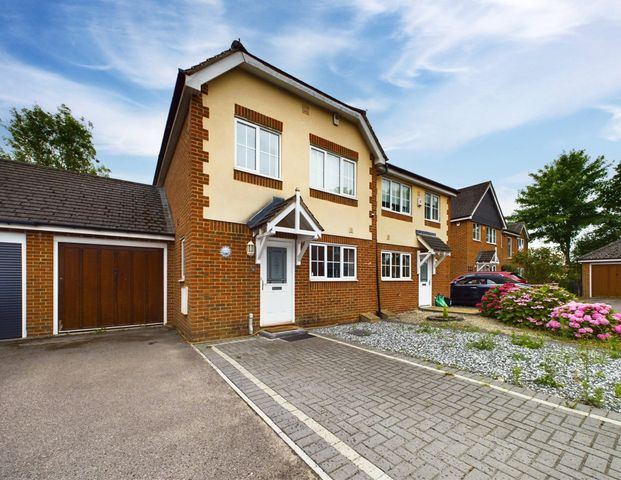 Green Lane, Wokingham Green Lane, Wokingham - Photo 1