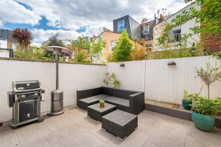 4 bedroom end of terrace house to rent - Photo 4