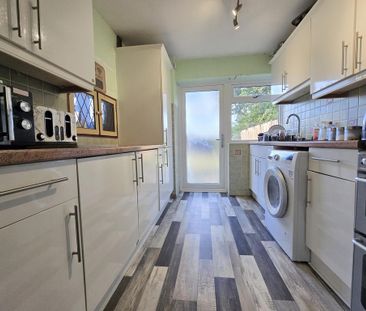 2 bedroom end of terrace house to rent - Photo 3