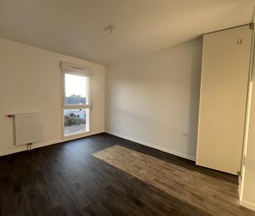 Location Appartement VERN-SUR-SEICHE - Photo 2