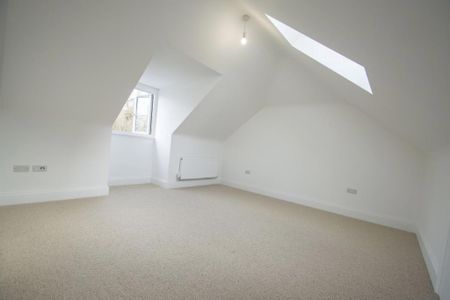 5 bedroom detached house to rent - Photo 2