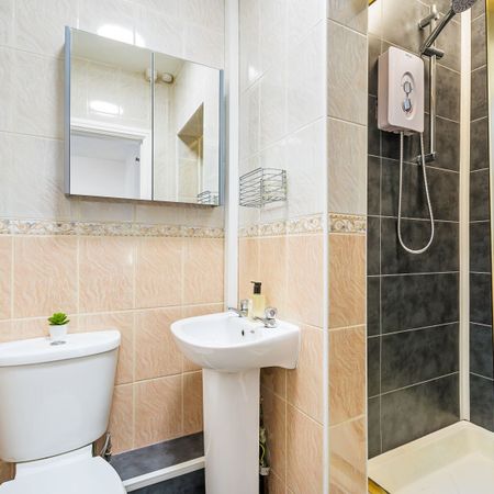 2 MOOR VIEW Leeds - LS6 1AQ - Photo 4