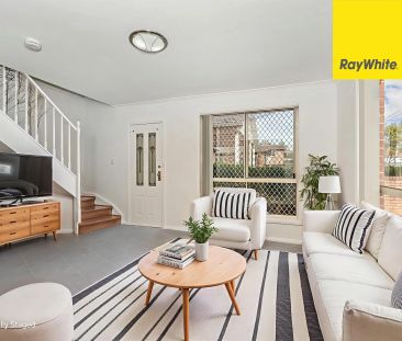 MODERN TOWNHOUSE IN A SMALL COMPLEX - Photo 6